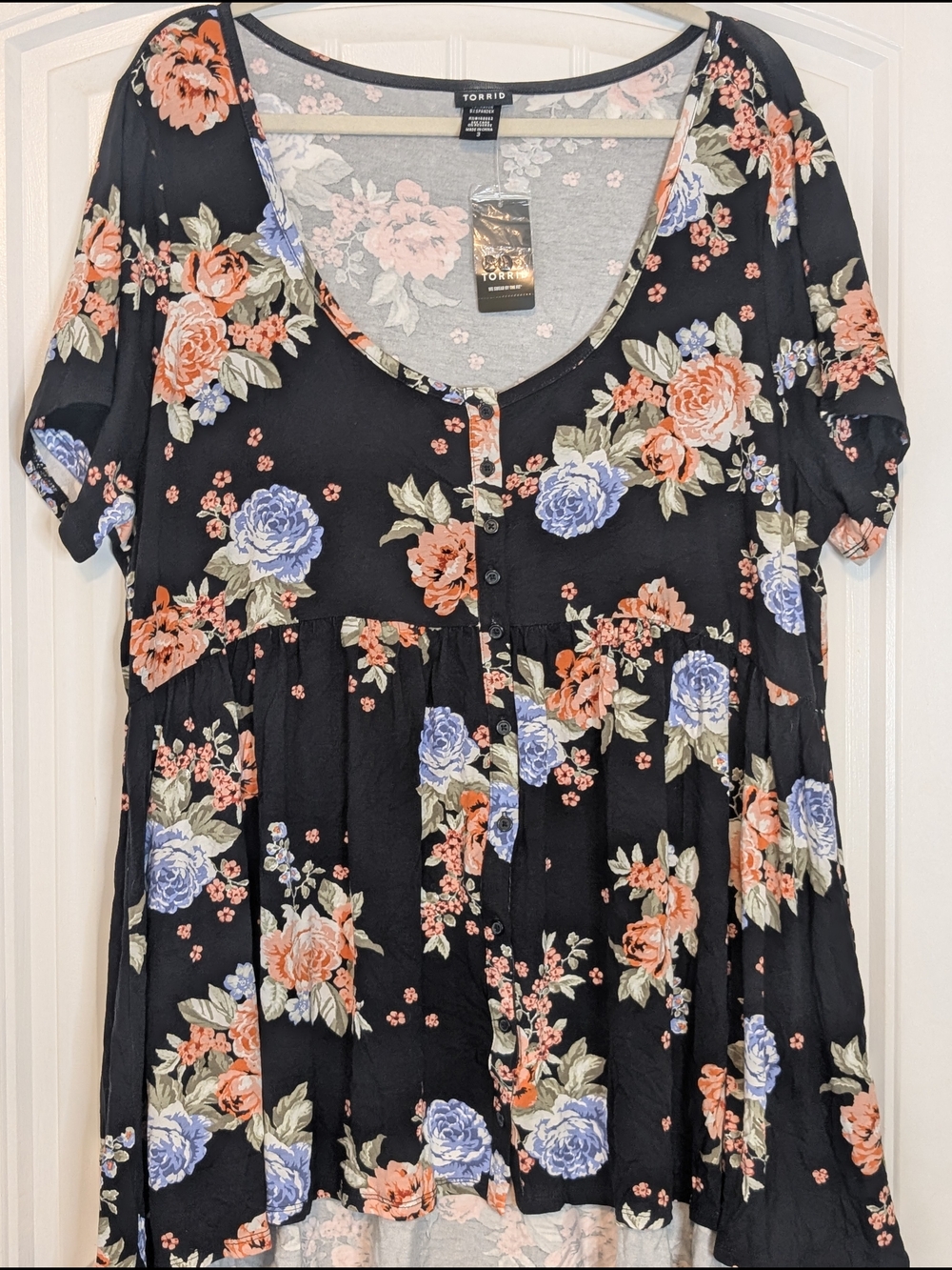 Torrid Plus Size Black Floral Patterned Shirt Sleeve Babydoll Shirt - Picture 2 of 11